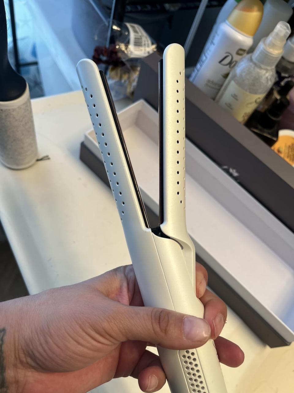 Meet the cutting-edge 4-in-1 Interchangeable Thermolon Digital Curling Wand Set here to transform your curling game with its advanced features!